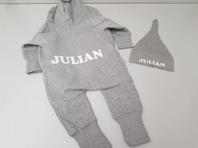 Hovedbilde Onepiece med eget navn 